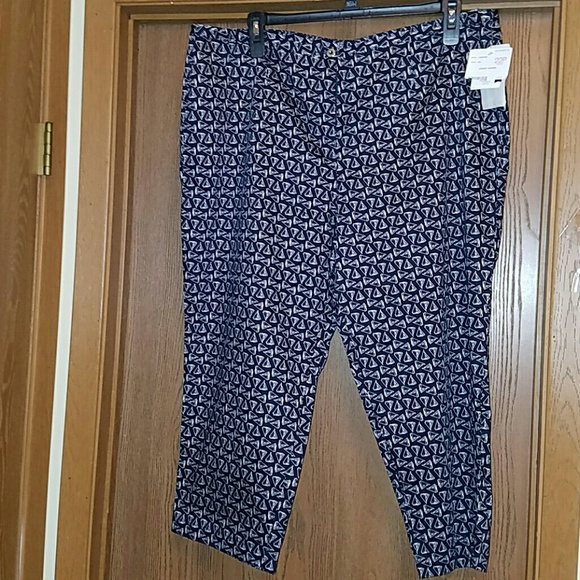 Liz Claiborne Pants - Liz Claiborne blue print capri pants